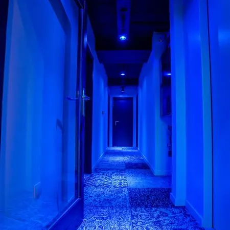بيت شباب Cube *