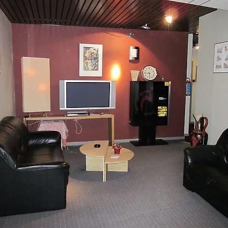 بيت شباب Cube *